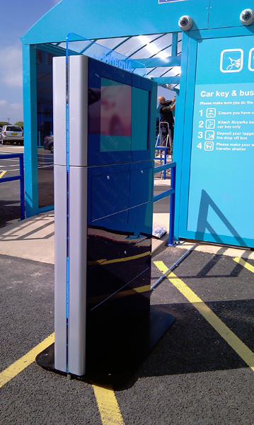 This kiosk is the first to offer widescreen options and then goes on to offer another one. Both front and rear can be fitted with large widescreens making this unit great for advertising/information as well as item collection points